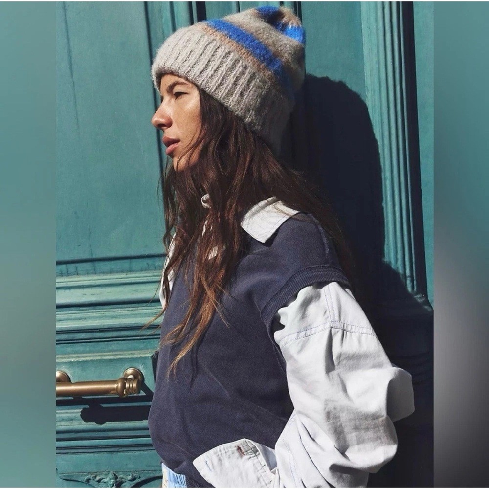 FREE PEOPLE THE GROOVE STRIPE BEANIE‎ HAT Grey Blue Tan NWOT Winter Fall Outdoor